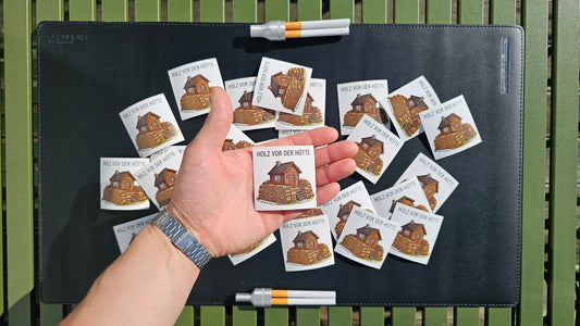 "HOLZ VOR DER HÜTTE" | STICKER | AUFKLEBER | MALLE | FESTIVAL | PARTY